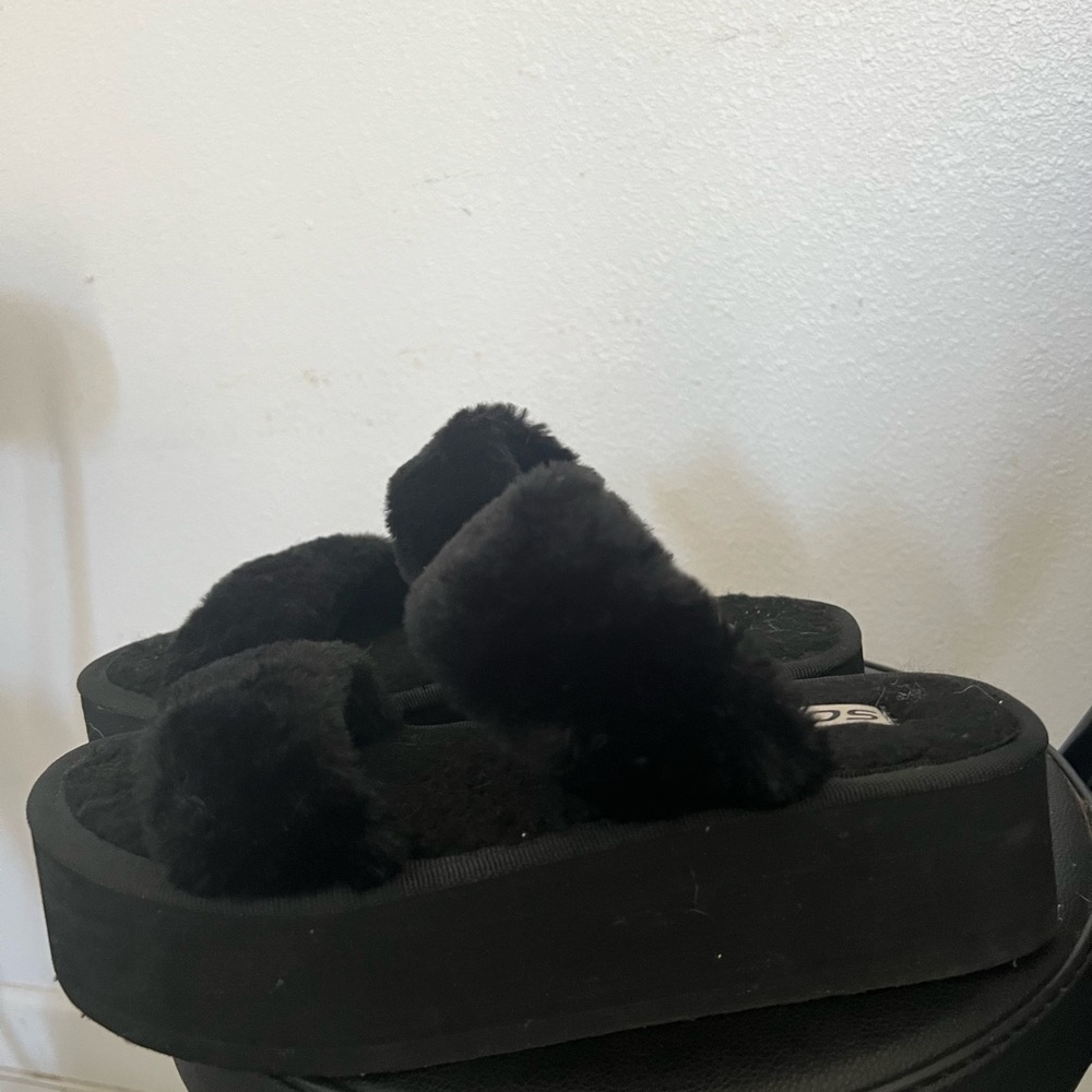 Soda Y2K fuzzy slip on platforms
